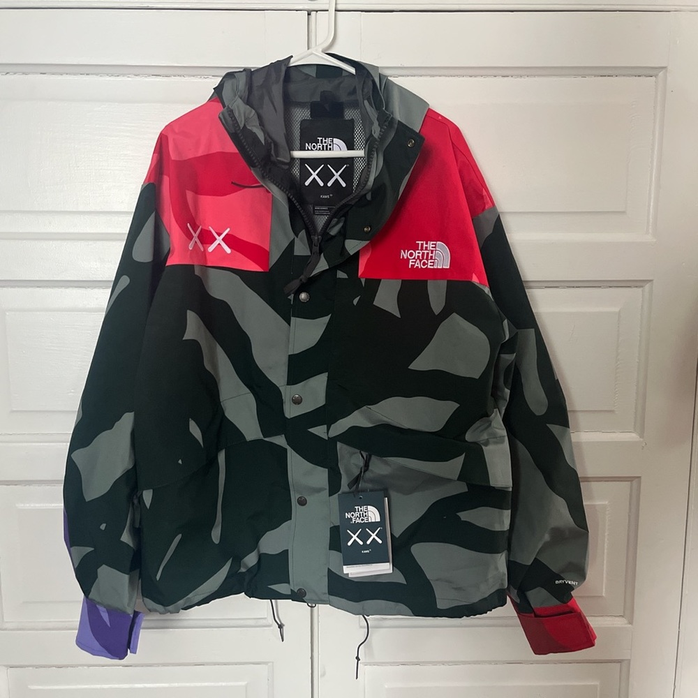 Kaws x The North Face jacket - Picture 1 of 5